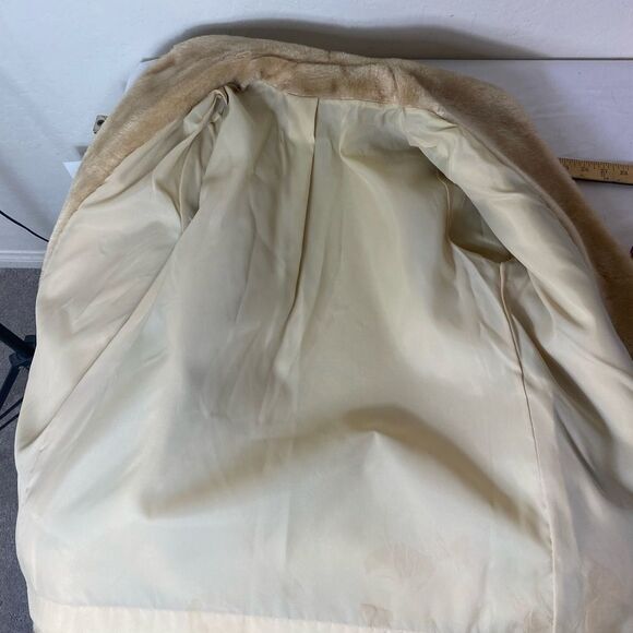 Elegant Cream Faux Fur Coat - Picture 7 of 10